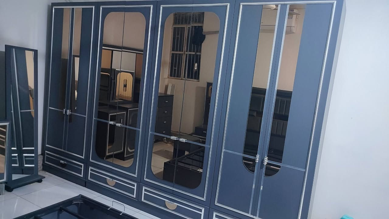 غرفة اخشاب للبيع
غرفة 10 قطع، تركية، السرير مخزن والشازلون مخزن
مستعملة لمدة سنة
سبب البيع / . اريد اشتري غرفة اصغر
عنوان / النجف الاشرف 
السعر 1,200 وبيها مجال
واتساب/ ***********
