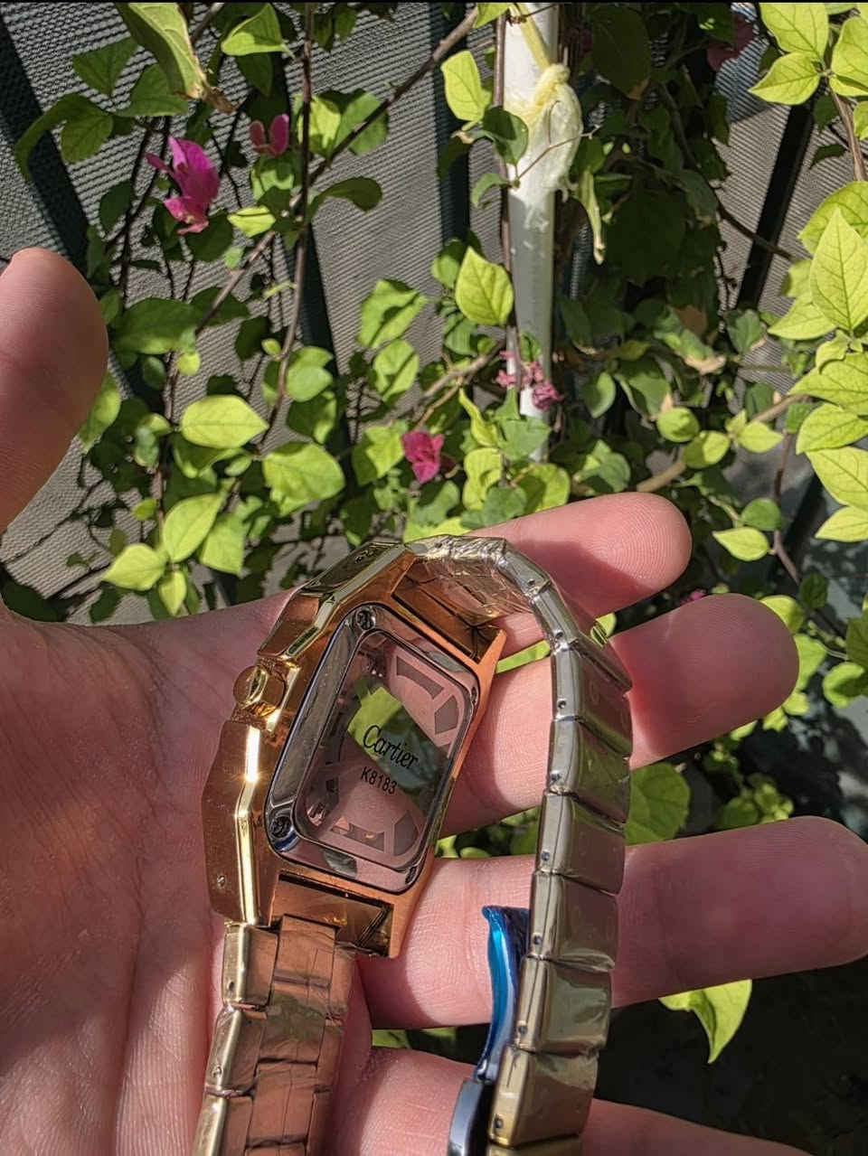 ساعة من ماركة " كارتير"
تعمل بنظام كوارتز "باتري" 
📟تاريخ شهري    
🔍عدسه مكبر للعداد الشهري 
😍ماكنة كبس 
💥قفل  فراشه
🔥ماكنه على ماطور (تعمل كالاوتماتيك) 
🤩  السعر  30الف مع التوصيل
📞للتواصل والاستفسار يرجى التواصل معنا على الرقم او ماسنجر 
***********
🚛🚚يوجد لدينا توصيل لجميع محافظات العراق 🚚🚛🇮🇶🇮🇶
