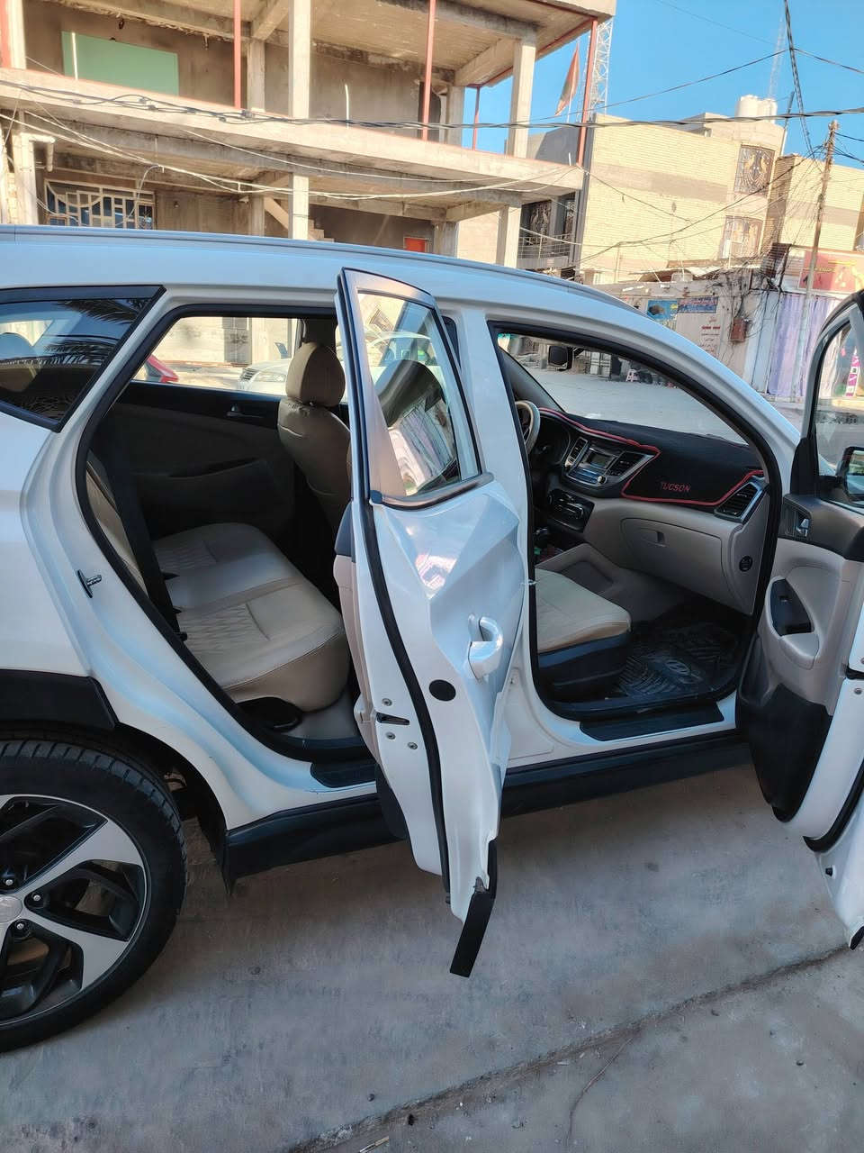 السلام عليكم ورحمة الله وبركاته
توسان ٢٠١٧ خليجي  ٢٠٠٠

مكفوله ماعدا شبر بالبنيد موضح بالصوره

كير ومحرك شركه 

نضيفه استخدام شخصي على وضع الشركه

ماشيه ١٤٦ الف قابل للزياده
سياره باسمي سنويه إلى شهر  ١١ / ٢٠٢٧

سياره جاهزه

السعر ١٧٨ وبيها مجال 

عنوانها النجف المشخاب

مامتواجد على الفيس

رقم ***********
