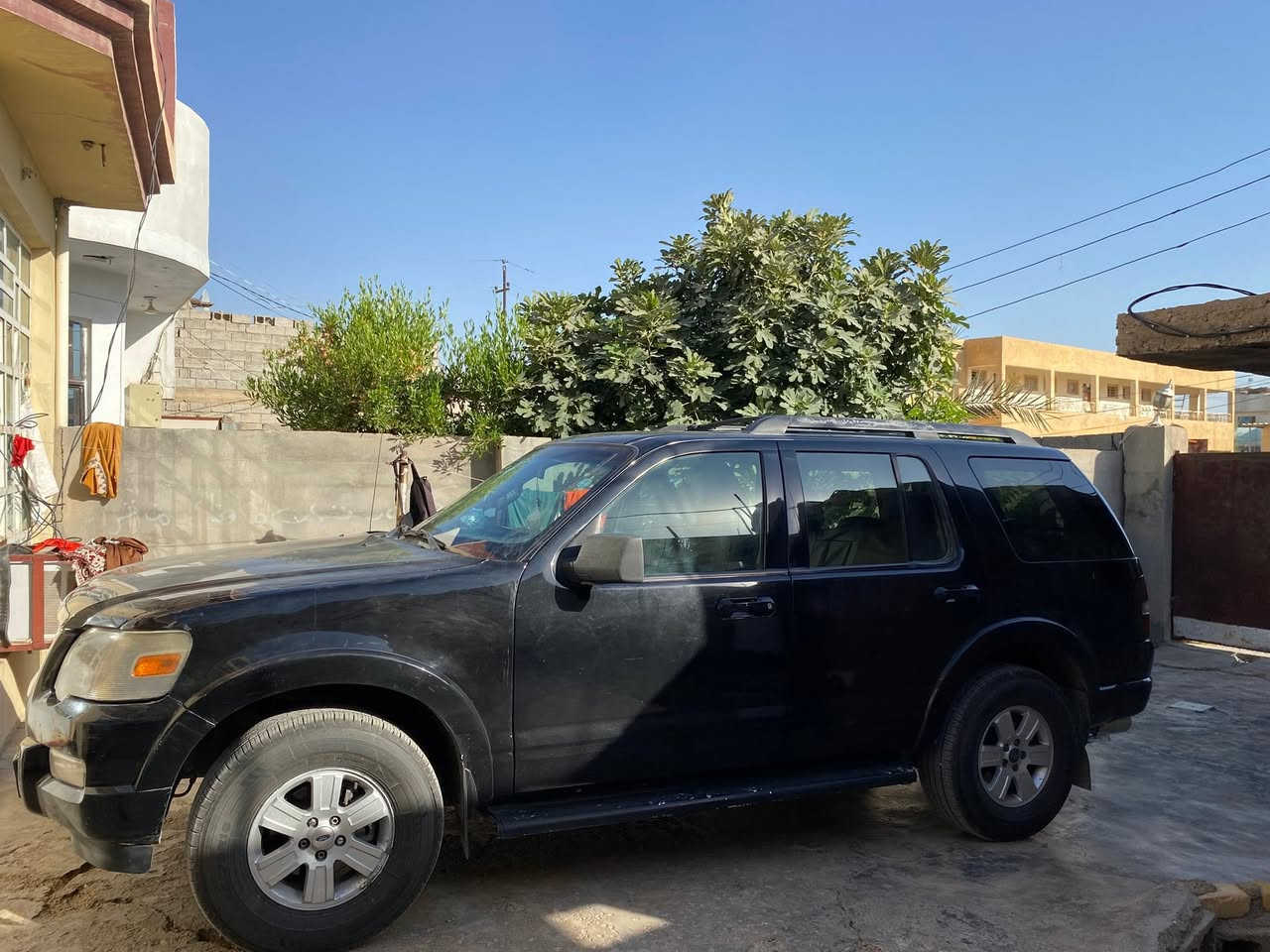 فورد اكسبلور موديل 2009 ضررها الجاملج من جهة السايق والسورنار موجود التبريد قطعتين سيارة خير من الله على ايد وحده كير ومحرك مكفولات رقم أربيل سياره بأسمي تحويل ثاني يوم سعرها 100$ بيها مجال بسيط 
رقمي ***********1
