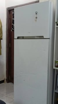 ثلاجه • حجم كبير • نظيفه ٨٠٪
