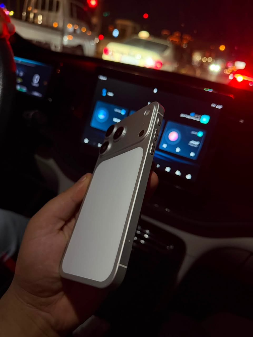 السلام عليكم ايفون 11 عادي نضيف كلش محور 17 برو  مستبدل شاشه فقط اصليه ذاكره 128 جهاز كله مكفول متوفر توصيل جميع محافضات العراق ***********
