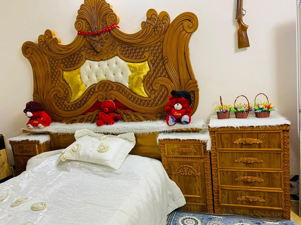 اخشاب عراقي جديده جدا 6ابواب مع زاويه وملحق مكان موصل الايسر سعر مليون و200الف للاستفسار اتصل ***********
