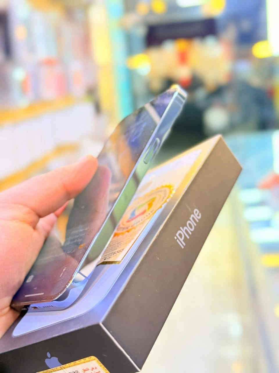 السلام عليكم 
ايفون 13pro max للبيع نظافة  100‎%‎
ذاكره 256
 دبل سيم ( شريحتين )
بطارية 78 
كارتون ويا 
شرط ما مفتوح اخذته على ايدي بالكارتون 
مال جناي 
السعر :- 700 الف 
اتصل وبيك خير وتدلل 
***********
