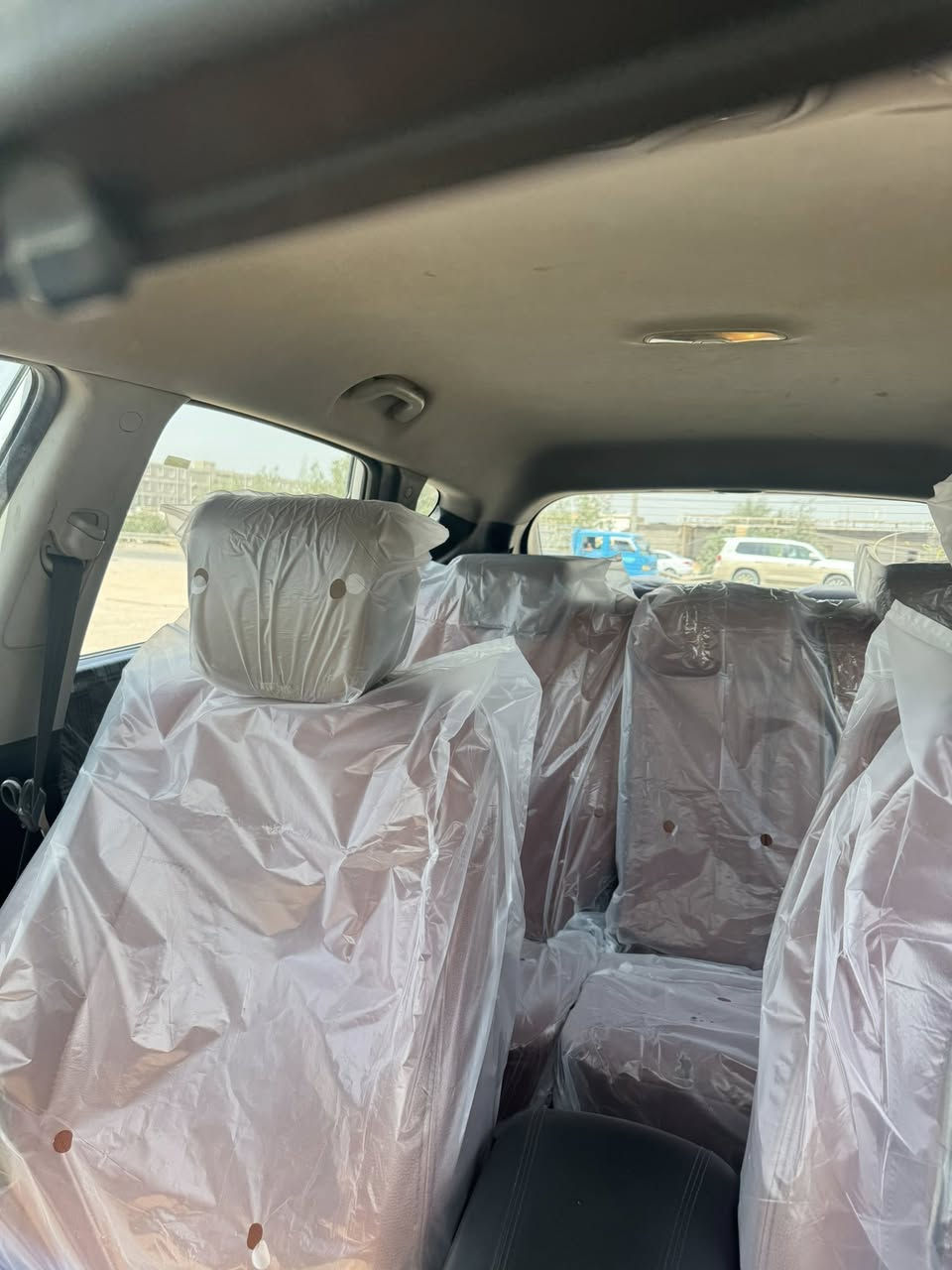 السلام عليكم 
سيارة سنتافية موديل ١٤ ابيض اربيل اربعة سلندر ٧ راكب خليجي مكفول من الصبغ والتبديل بيه  مواصفات تحكم ستيرن كشن كهربائي دواخل جوزي اشاير بالمري شاشة وكامرة خلفية  ثلاث قطع تبريد السعر 139 وبيه مجال تواصل واتساب ***********
