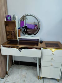 ميز تواليت • إضاءة ليد • مستعمل نظيف
