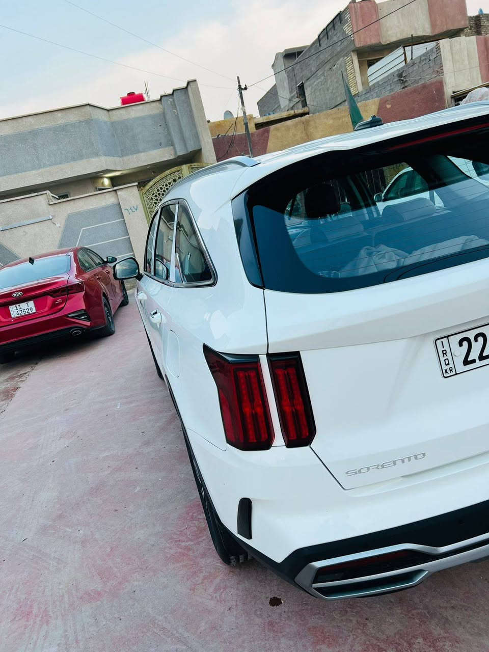 السلام عليكم للبيع سورنتو خليجي موديل2023 رقم أربيل باسمنا مكفول كفاله عامه  جديدة بمعنى الكلمة
فول مواصفات 1/1 عدا الفتحه ماشيه ٤٧
بصمه تشغيل
بصمه ابواب
كشنات كهرباء 
محرك ٤سلندر
شاشه ايباد 
تبريد ثلاث قطع
سبعه راكب 
كامرة  وخلفيه 
4انظمه قيادة 
جنطه شفط
مري شفط
إنارة داخليه متغيرة
بردات خليفه.
 إشارة ترحيب
شاحن وايرلس 
حساس امامي
حساس خلفي
رادار توقف 
هاند بريك بصمة و اوتو هولد 
كروز سرعه 
سبير منازل  
اوباقي مواصفات معروفه. 
السعر ٢٦٠
مكان السياره بغداد حي النصر
ملاحضه السياره بعدها ب الضمان كل تبديلات السياره مال الدهن ب الشركه روح للشركه انطيهم السنويه ينطوك كل التفاصيل ***********
