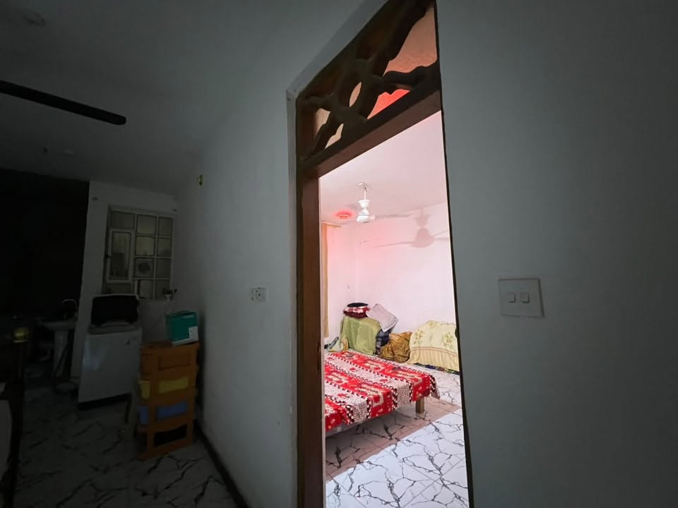 دار للبيع  حواس نهاية نزلة جبار الكهربائي قرب المدرسه المساحه ١٥٠ يتكون من طابقين غرفتين نوم صاله ومطبخ واستقبال وكراج سياره و ٢ حمام داخلي و ١ حمام خارجي و منور خلفي بناء بلوك  حديث البناء للاستفسار اتصل او وتساب

***********
