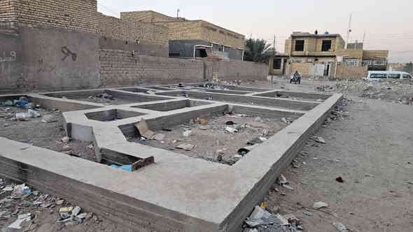 بتلو لبيع مساحة ٢٢٠ ناحية الفضليه وره طفاء مال فظليه طابو صرف سعر ٤٨ وبي مجال قليل خدمات ماء كهرباء شارع مجاري قريب عله مدرسة صيني تصال عله رقم *********** وتصال عله واتساب
