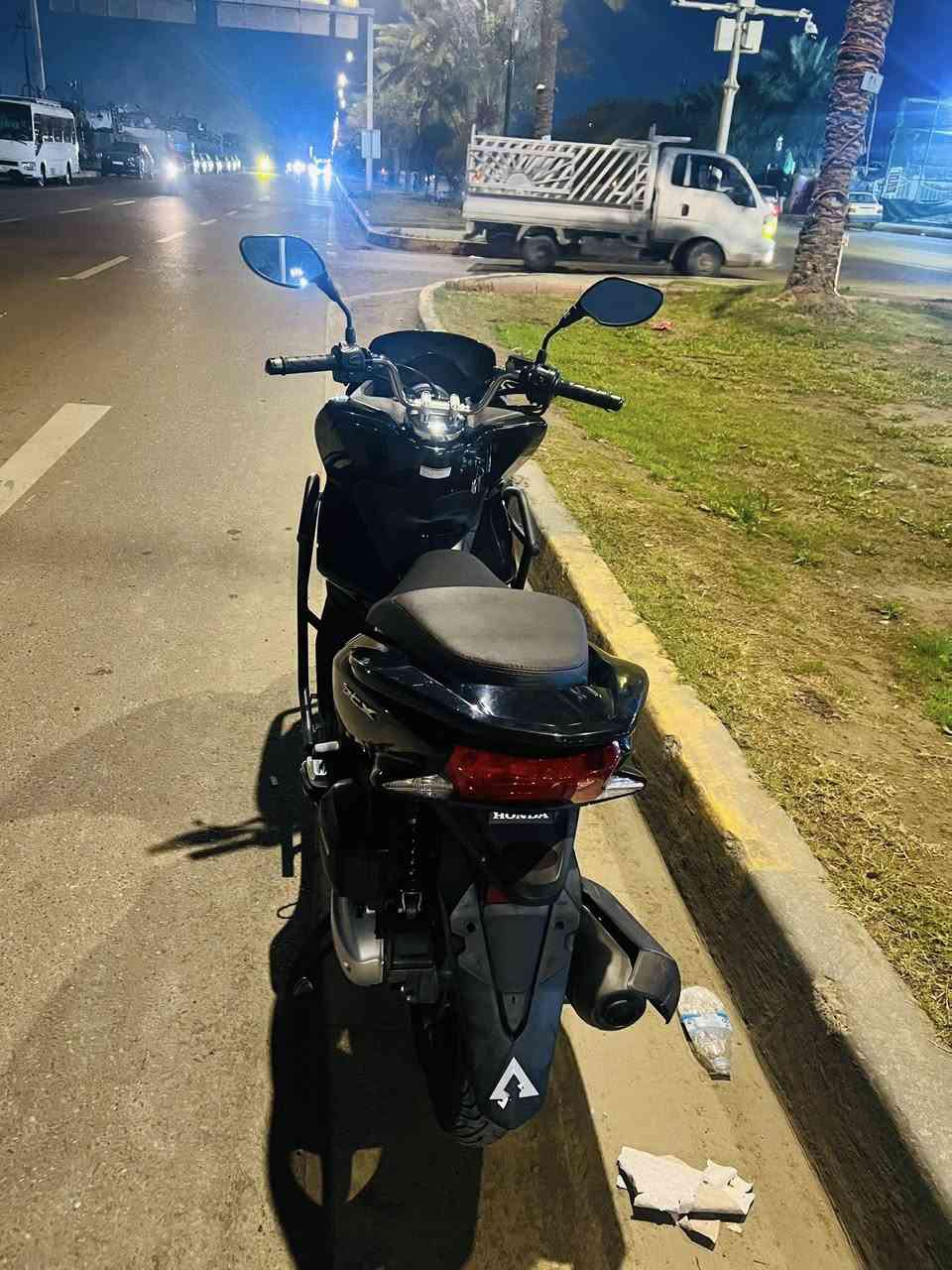 سلام عليكم هوندا pxc ياباني جيل ثاني للبيع مكفولة كفاله عامه مكفولة من زلخ وكلها شغالة حساس ازدحام استناد كهربائي ودرع اصلي sss زوج تايرات اصلي عنوان بغداد جميلة شارع الطحين سعر 17 ورقة وبيها مجال شي بسيط رقم الهاتف ***********
