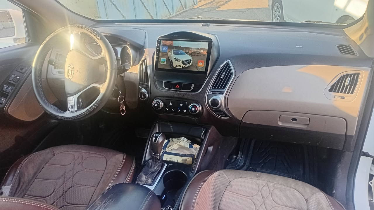 HONDY TUCSON..2014.2.0
هواندي توكسان 
٢٠١٤ 
محرك + كير بشرط ٢٠ دوش خليجي 
السياره: بسمي شرط تحويل و الغرامات المرورية 
المواصفات :
شاشه وكامير 
تحكم ستيرن 
كشن جك 
تبريد قطعتين 
 ويل كروم 
اشاره فى مراه 
#ملاحظة: السياره يوجد صبغ جاملغات الورى + جاملغ امامي جهة سائق، ، + تعديل بارد نهاية سقف باقي قطع بشرط  شاصي بدنه تكم داخليه يربكات .. 
#السعر : ١٣٥ $ بيها مجال 
#الاتصال: *********** _ ***********
#العنوان: الموصل _ الحمدانية .
