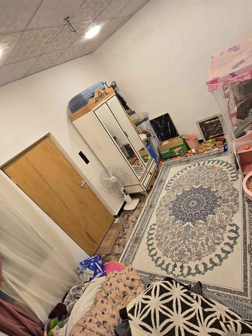 دار سكن للبيع 
حي النداء رقم العقار 54960 
50متر مربع 
بناء درجه اولى 
للاستفسار التواصل على الارقام التاليه 
محمد الربيعي : ***********
سجاد الكعبي : ***********
