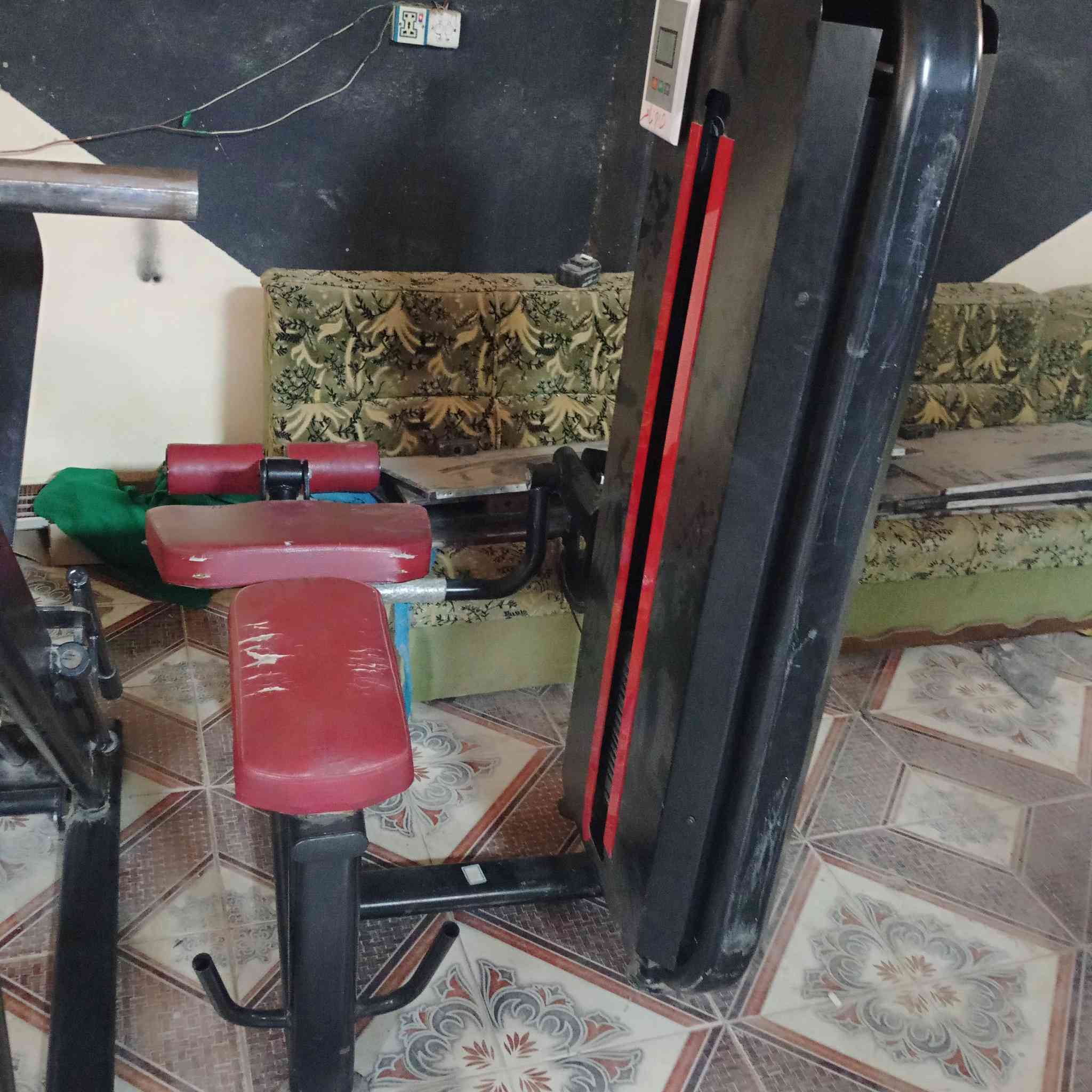 ***********.  صاله كامله للبيع شلع ومفرد 🌹
9 اجهزة. ضخمة. اي #جهاز يعجبك ب 600 الف فقط ❤️  ومساطب كامله وشفتات واثقال كامله + دمبلص.  واكو اجهزة مامصورها وياها ❤️ مكاني الانبار - #هيت
