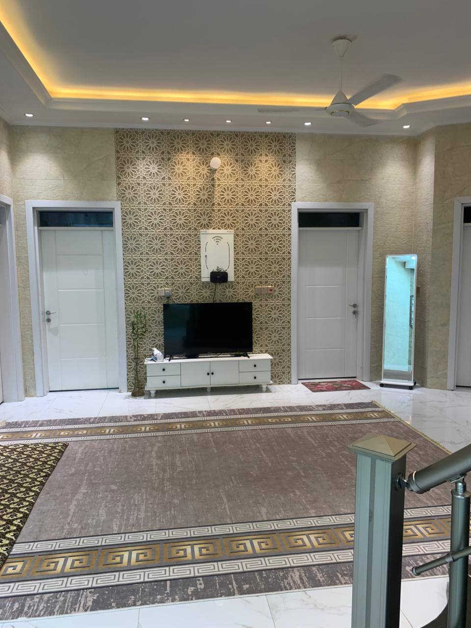 دار مساحة 300م طابقين الموقع قضاء بلدروز دور مندلي شارع القائمقام شارع مدرسة نهاوند
يحتوي الطابق الاول على استقبال + هول+مطبخ+صاله كبيره+ مجمع صحي+غرفتين
يحتوي الطابق الثاني على 5غرف نوم +صاله+مجمع صحي الغرف نظام سويتات + بيتونه كبيره
السعر : 💰💰💰💰
***********☎️
***********☎️
