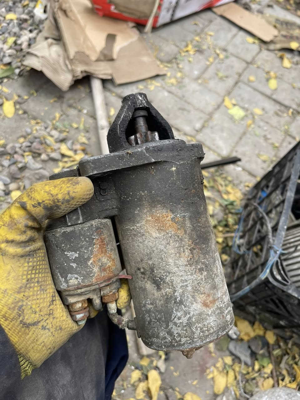 غراض للبيع
الباب ب20 قفل قفل 
السلف15 قفل قفل
العينه 15 قفل قفل
عبار ودبه بشرط 20 قفل قفل
مجمع ستيرن كامل مكمل جوزه ويدات اشاير 30 الف 
الدشبول 40 الف كامل مكمل  
مكاني بصره  الاتصال ***********
