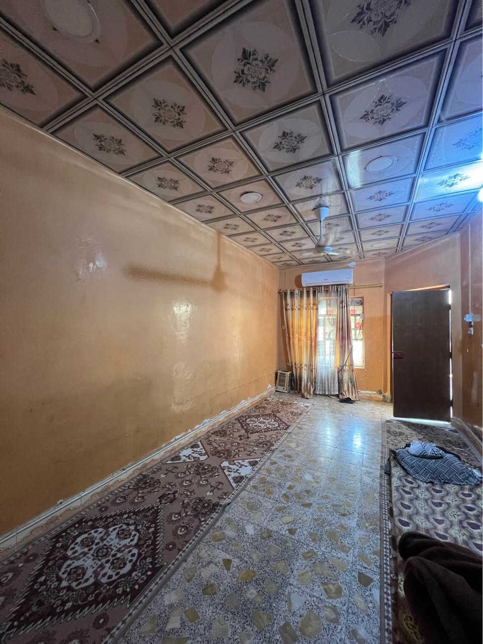 بيت للبيع مساحه 120 يتكون من استقبال ومطبخ وصاله وغرفتين بناء قاط ونص السايدين /حي الشهداء
*********** عمارة, ميسان
