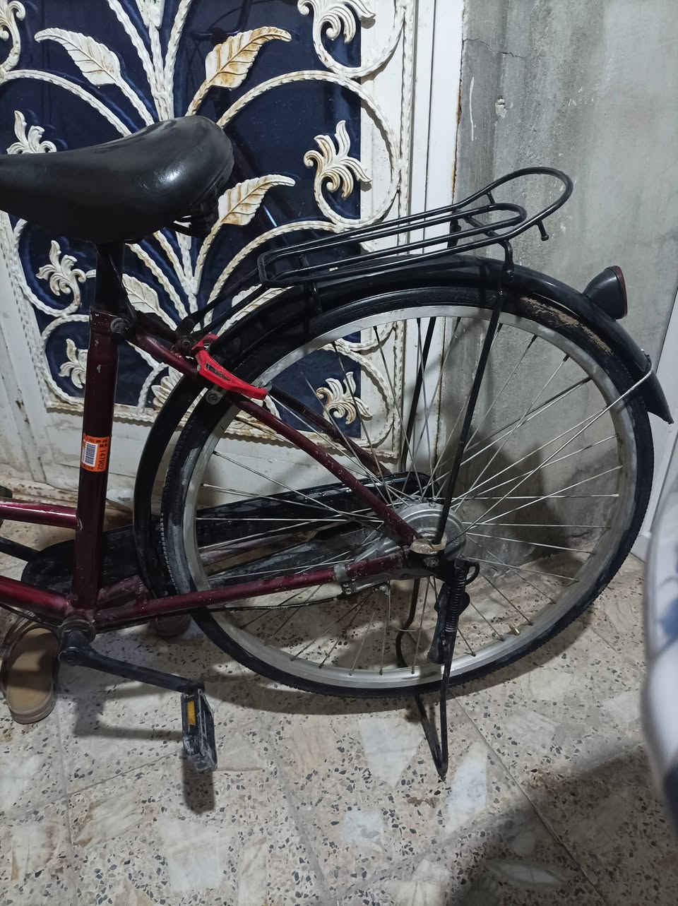 السلام عليكم باسكل اللبيع حجم 26 السعر 100وبي مجال ***********
