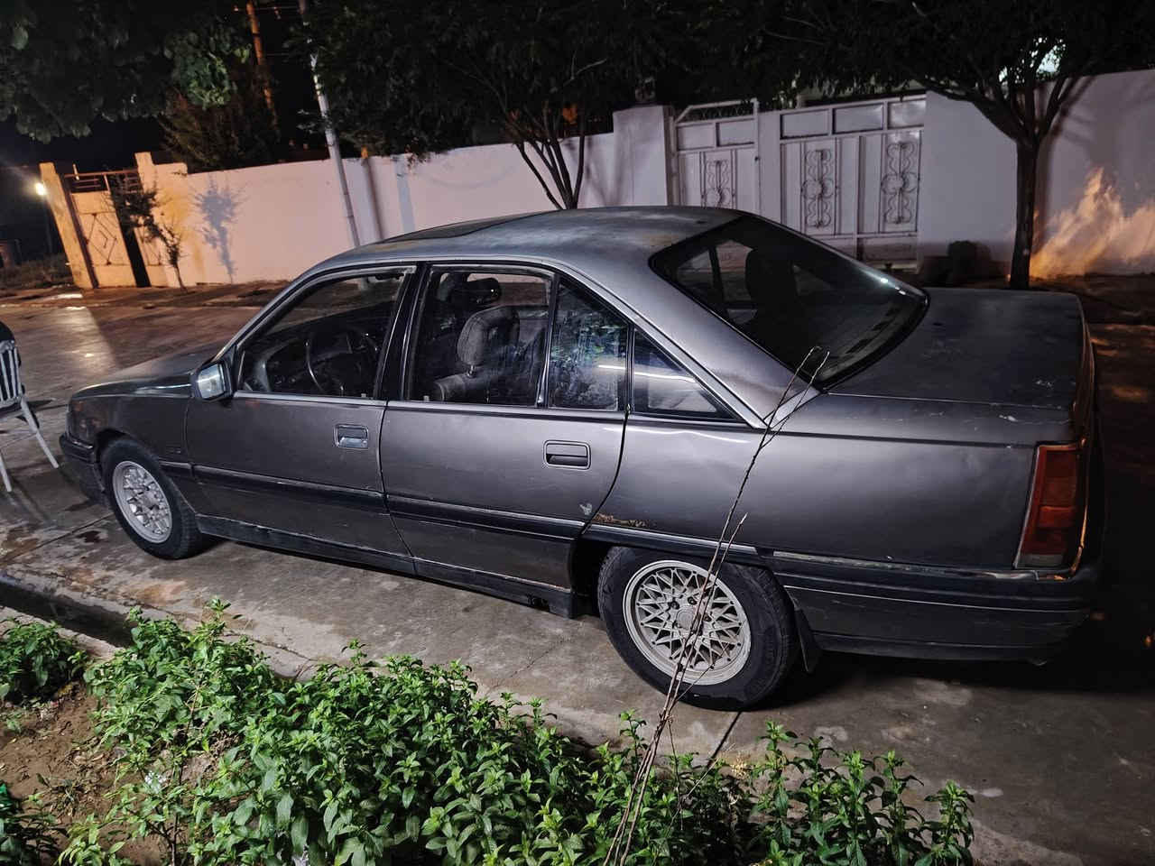 سياره اوبل اوميكا موديل 1992 سياره نضيف ويل كروم محرك بيها صوت جعوب ***********
