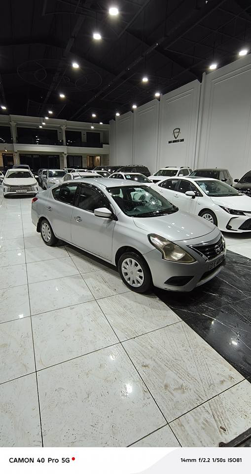 نیسان ڤێرسا مۆدێل 2017یی مواسەفات SV تەنها 1پارچە و نیو بۆیاغە بێ ئێرباگ کەمێک ژوورەوەیی هەیە بێ شانسی و بەدەنە سەیارەکە بێ مەسرەفە  پاک و خاوێنە سەنەویو هەزەی تازەیە گێر و مەکینەی بەشەرتە بۆ زانیاریی زیاتر پەیوەندی بکەن بە *********** أربيل, العراق
