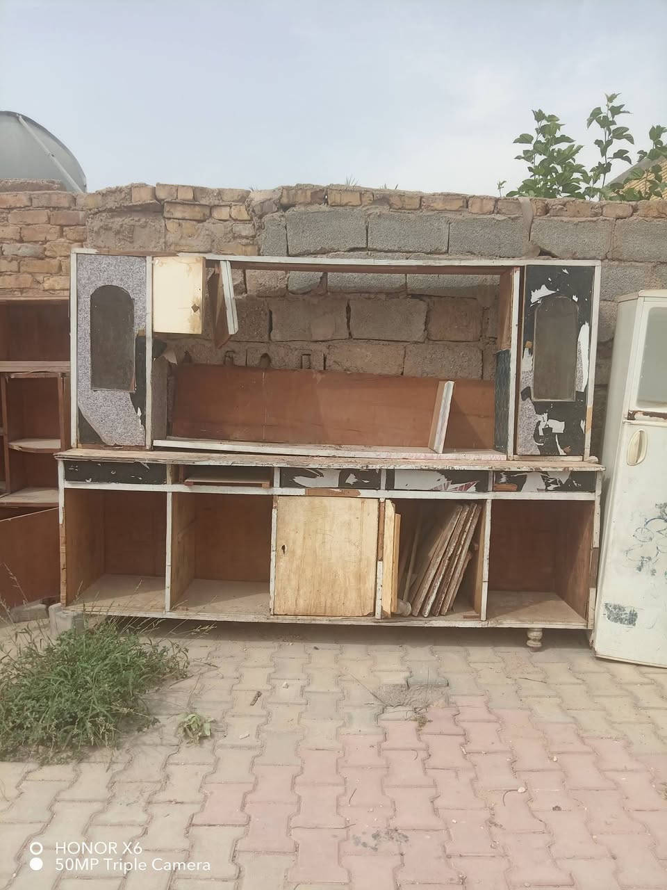 الي يحتاجهم يتفظل يجي ياخذهم وذا احد يعرف عائله فقيره كنتوره 4ابوب وكاونتر مطبخ وميز جربايه ومكتبه والي ياخذهم كلهم مره وحده اذا احد يعرف عائله اوناس ماعدهم يتفظل يراسلني


**إذا كنت صاحب هذا الإعلان وتريد حذفه لأي سبب، رجاءا أرسل رسالة إلى الدعم الفني**