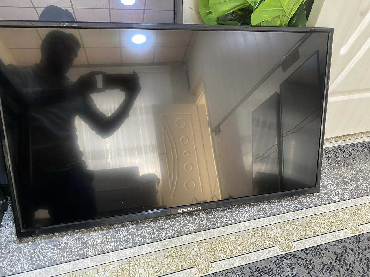 تيفي شاشة 40 ماركةي GENERAL BH وةجبةي 1 زور باك و بي عةيبة بة زةمان بو نرخ نامة بنيرن يان تيل بكةن ***********
