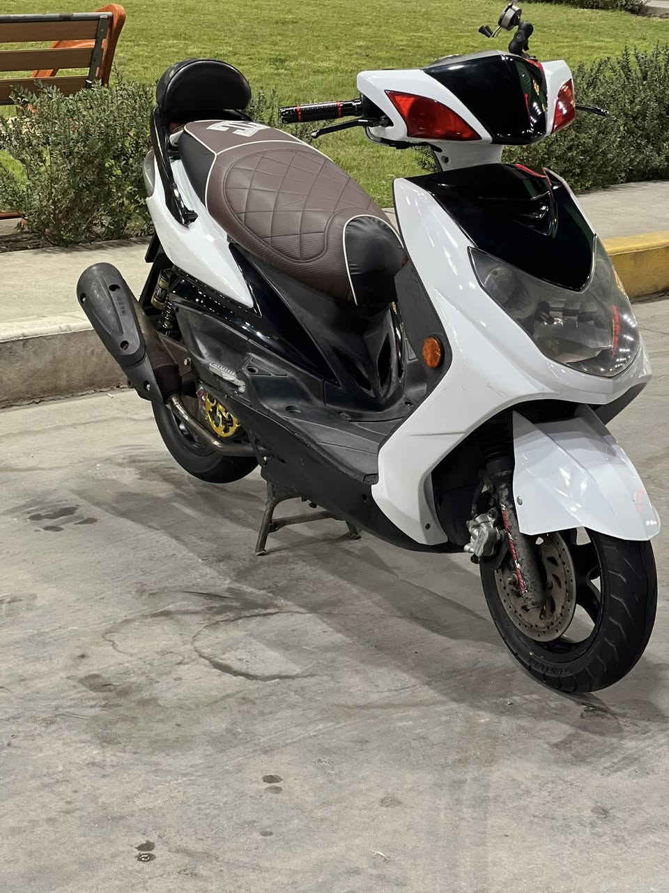 سلام عليكم دراجه سكنس فحل نوزل دراجه شوفت عينكم جديده ومكفول ومزوده كلجات وصالنصه وستان وكشن وتجوه وكور رياضي سعر مليون ١٥٠وبيه مجال مكاني بغداد لشعب رقم***********
