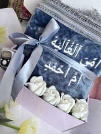 طباعة حسب الطلب • سجادات مخصصة • طباعة على ملابس ومحافظ