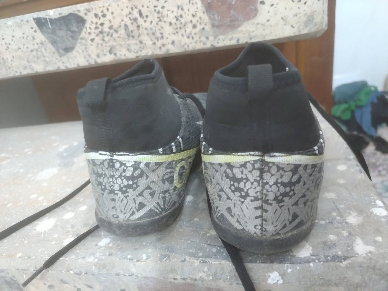 حذاء محبب CR7  مال كريستيانو ما لاعب بالحذاء هواي بعده جديد  هسه هوا مترب تغسله يطلع اخو الجديد
والثاني الأبيض اساس ما ملبوس جبته وعفته هم نايكي اصلي مسامر، جوراب،.
كلهم ب٣٥ الف وبيهم مجال


**إذا كنت صاحب هذا الإعلان وتريد حذفه لأي سبب، رجاءا أرسل رسالة إلى الدعم الفني**