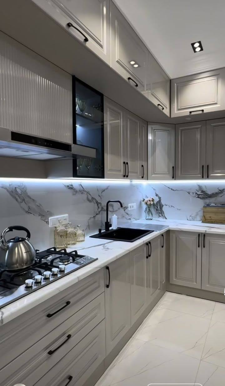 ألقِ نظرة على هذه المطابخ الرائعة! ✨ كل تصميم يحكي قصة أناقة وعملية. 🏡 أي مطبخ تختار لمساحتك؟ شاركونا آراءكم! 👇 #تصميم_داخلي #مطابخ #ديكورات عنوانه 
كربلاء طريق النجف قرب جامعه العميد للاستفسار مراسله الصفحة 
ليك ومتابعه


**إذا كنت صاحب هذا الإعلان وتريد حذفه لأي سبب، رجاءا أرسل رسالة إلى الدعم الفني**