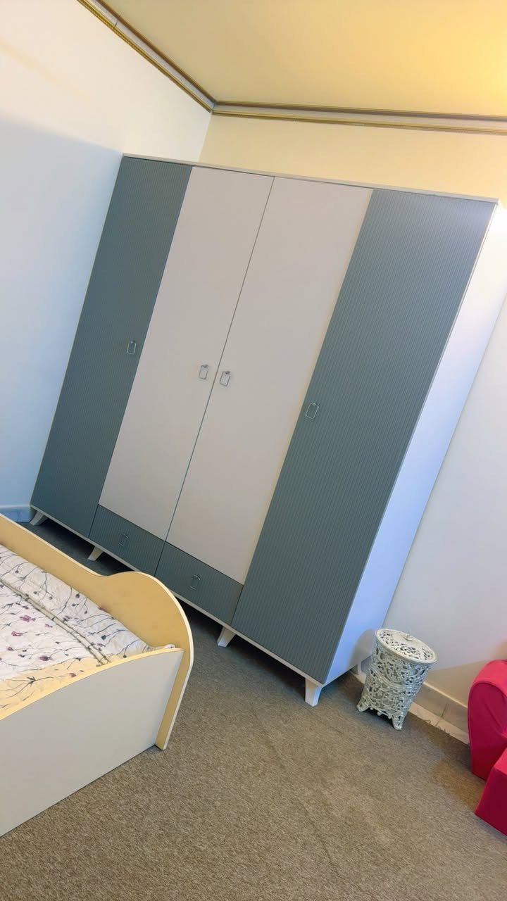 غرفة نوم  نفرين تركيه باب اول من العالميه ماخذته نضافه ٩٠٪؜ متكونه من جربايه نفرين وكومدي ثنين وكنتور سلايد كبير وكومدي مجرات ٥ وميز تواليت 
وغرفه اطفال متكونه من جرابي نفر عدد ثنين وكنتور ٤ أبواب 
ورحله طفل وحاسبه شغاله 
كل الغراض نضيفه مابيها اي كسر نهائياً مكان بغداد زيونه 
تفاصيل اكثر على الخاص


**إذا كنت صاحب هذا الإعلان وتريد حذفه لأي سبب، رجاءا أرسل رسالة إلى الدعم الفني**