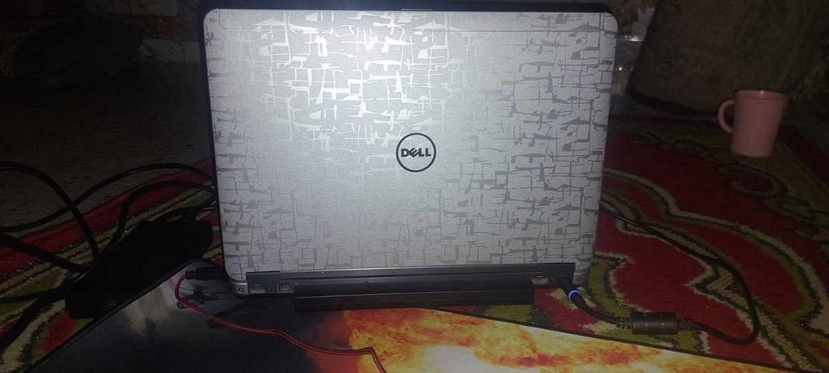 لابتوب ديل للبيع لقطة ونظافة فول حاسبة عملية وتتحمل كرف الموديل Dell Latitude E6440 معالج قوي Intel Core i5 جيل رابع رام 8 كيكا يمشيك براحة وهارد SSD حجم 256 كيكا يخلي الجهاز طيارة بالفتح والاستخدام والحلو بيها كارتين شاشة مدمج والثاني منفصل AMD Radeon بحجم 2 كيكا يفيدك بالتصميم والبرامج وتجي وياها جنطة وشاحنة متوفرات وكاملات الجهاز كلش نظيف ويصلح لكل الاستخدامات السعر 300 ألف قفل من الأخير المكان بغداد للشراء أو الاستفسار خابرني على هذا الرقم ***********
