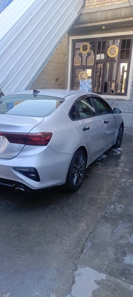 سلام عليكم كياه فورتي 2019 وارد امريكي حادث بابتين جهت السيائق كير محرك مكفول تبريد ماشي 84الف سعر ١٢٨ورقه وبيها مجال *********** اتصل
