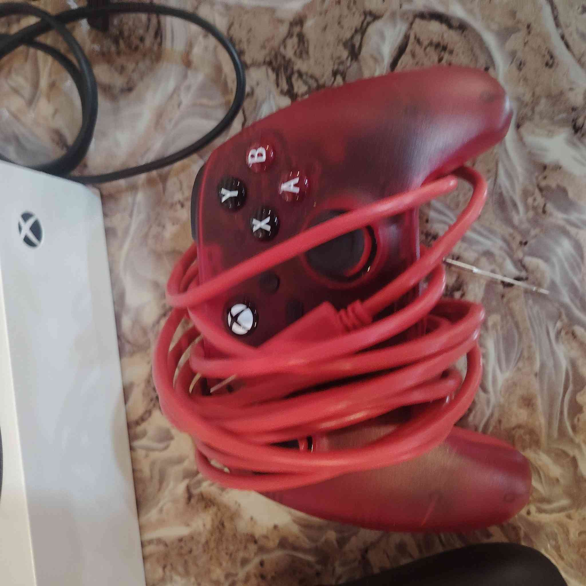 السلام عليكم ورحمة الله وبركاته اكس بوكس سيريس اس مستخدم شهر فقط جديد كلشي ما بيها ما مفتوح ولا شي كامل ملحقات ما يعوزو اي شي يدات عدد ثنين اصليه نضافة 100/100 بالعين تجي وتشوفو وما شاء الله بالعب عن تجربه. السعر 400 قفل للاستفسار الاتصال على الرقم ***********
