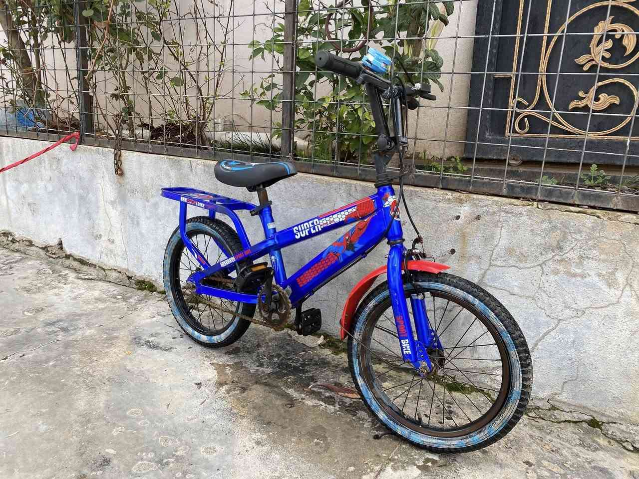 ئەم پاسکیلە بۆ فرۆشتن قیاسی ۱٦ ییە زۆر زۆر تازەو جوانە حسابکە لۆکە زۆر کەم بەکار هاتووە ئیستۆپی مەزبوتە تایەی تازەیە هیچ عەیبێکی تیانییە هەموو گیانی بەشەرت بەنرخێکی زۆر گونجاو
سلێمانی بەکرەجۆ
*********** ***********
