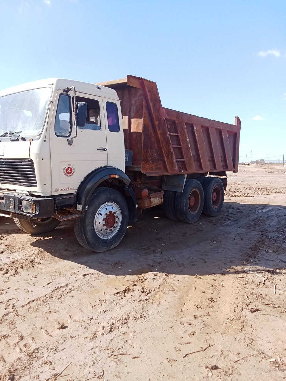 السلام عليكم البي لبيع مديل 1982رقم بابل انجليزي بسامينه مكينه 28كير130 مجموعه جيف سكس بلاد بتره شاصي مكفول  المكان البصره‏‪0770 739 3893‬‏
