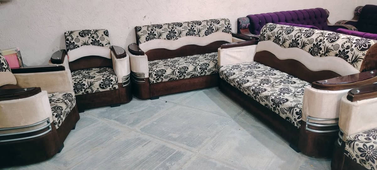 تخم ١٠ مقاعد ٥ قطع السعر ٢٧٥ الف العنوان البدير شارع جامع ال حجي رشيد القريشي مجاور جملة جاسم البولاني
*********** سيد ستار القزويني
*********** سيدكرار القزويني
