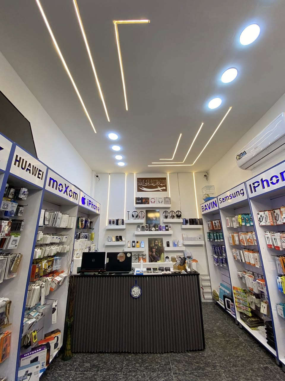 سلام عليكم اخوان محل للبيع محل موبايلات كامل متكامل موقع شغال وكلش قوي. عنوانه بغداد الجديدة شارع المسبح مجاور مروان ابو الفلافل محل خير من الله بس لعدم التفرغ المحل معروض للبيع محل معروف ومتعوب عليه وخير من الله ومسواكه كامل محل من ٢٠١٦ موجود هنا كامل ما ناقصه ايشي بس تعال واكعد اعيد البيع لعدم التفرغ عنوانه بغداد الجديدة شارع المسبح مجاور مروان ابو الفلافل المحل ايجار بس ديكور واسم وغراض للبيع  
تواصل *********** 
وموجود واتساب
