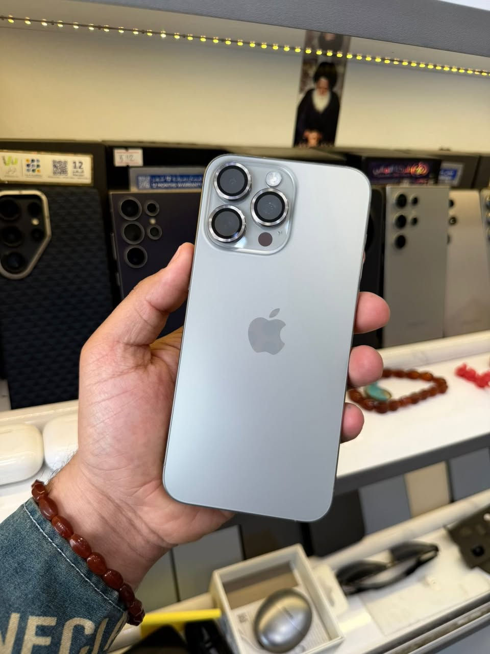 (( سنتر الرقيم للهواتف النقالة ))
ايفون 15 برو ماكس عربي شرق ماستر 
بطارية 100 عدد دورات الشحن (127 مرة ) لون تيتانيوم 
كل ملحقاتة اصلية موجودة للبيع او مراوس 
مكاني النجف 
للاستفسار تفضل خاص
واهلاً وسهلاً بكم


**إذا كنت صاحب هذا الإعلان وتريد حذفه لأي سبب، رجاءا أرسل رسالة إلى الدعم الفني**