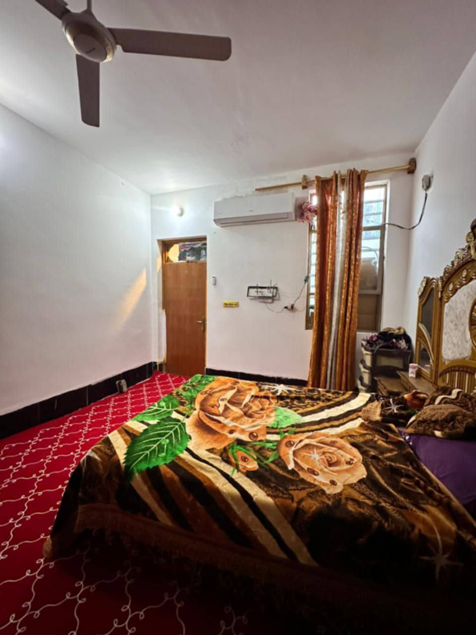 مكتب الفرات  للعقارات والمقاولات العامه السعر 75 وبي مجال
🏡 دار350  متر 🔺طابو زراعي سند 25

      ***********‬‏
-_______
                       📍 موقع الدار  👇🏻

                    #النجف - #مقابل_قرية لغدير - 

           

—————————————————————
☎️  ⚫️  ☎️ ☎️***********‬‏
—————————————————————

🏗  البناء حديث والشغل درجة اولى مالت جناي 

🔹طابوق جمهوري نهروان والبناء كلة 9 انج 

🔹 صب مركزي كونكريت مسلح

🔹 سيراميك للمطبخ والصحيات

🔹 جدران بورسلين 

والكثير من التفاصيل التي يطول ذكرها 

————————————
🔷   يحتوي الدار على   🔷
————————————

مجموع غرف النوم 2+ صاله + ستغبال + مطبخ +
 صحيات عدد 4
 منور عدد 2 
 عنوان لمكتب ثقافة عامود317 شارع صب
