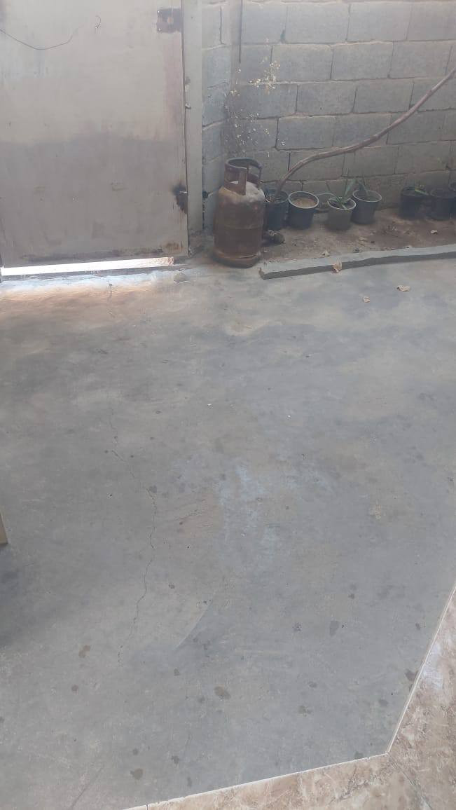 دار معروض لبيع  عنوان هيت حي خضر  قرب بيت كدر  يحتوي بيت على غرف 2و فوق 1 ديوانيه ومطبخ وصال يحتوي على صحيات داخل و خارج  مساحة بيت 200الاستفسار على رقم ***********
