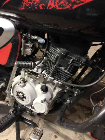 بوكسر ٢٠٢٣ رقم انكليزي بسمي تحويل ثاني يوم دراجه عليها ادامه وايدي بيها كلجات جدد كابريتر جديد كل غراضها باجاج الاصلي معدلها كلش حلو دراجه خير من الله بالحقيقه احلى من صور عارضها ٢٢٠٠ مكاني بغداد شعب رقمي ***********
