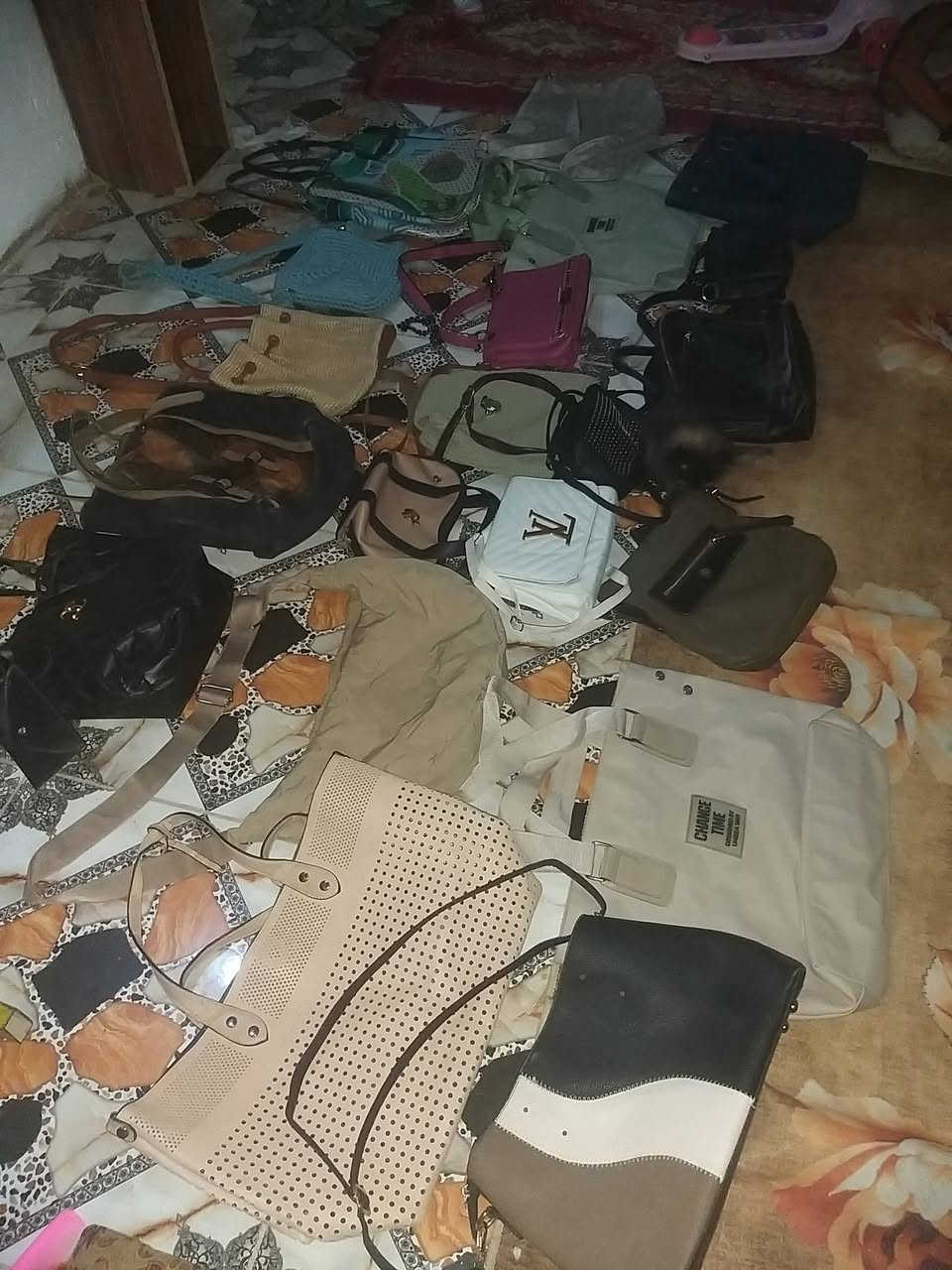 جنط نسائيه جلد وقماش ماركه مال باله نضيفات جدا بلاش وحده ب ٥


**إذا كنت صاحب هذا الإعلان وتريد حذفه لأي سبب، رجاءا أرسل رسالة إلى الدعم الفني**