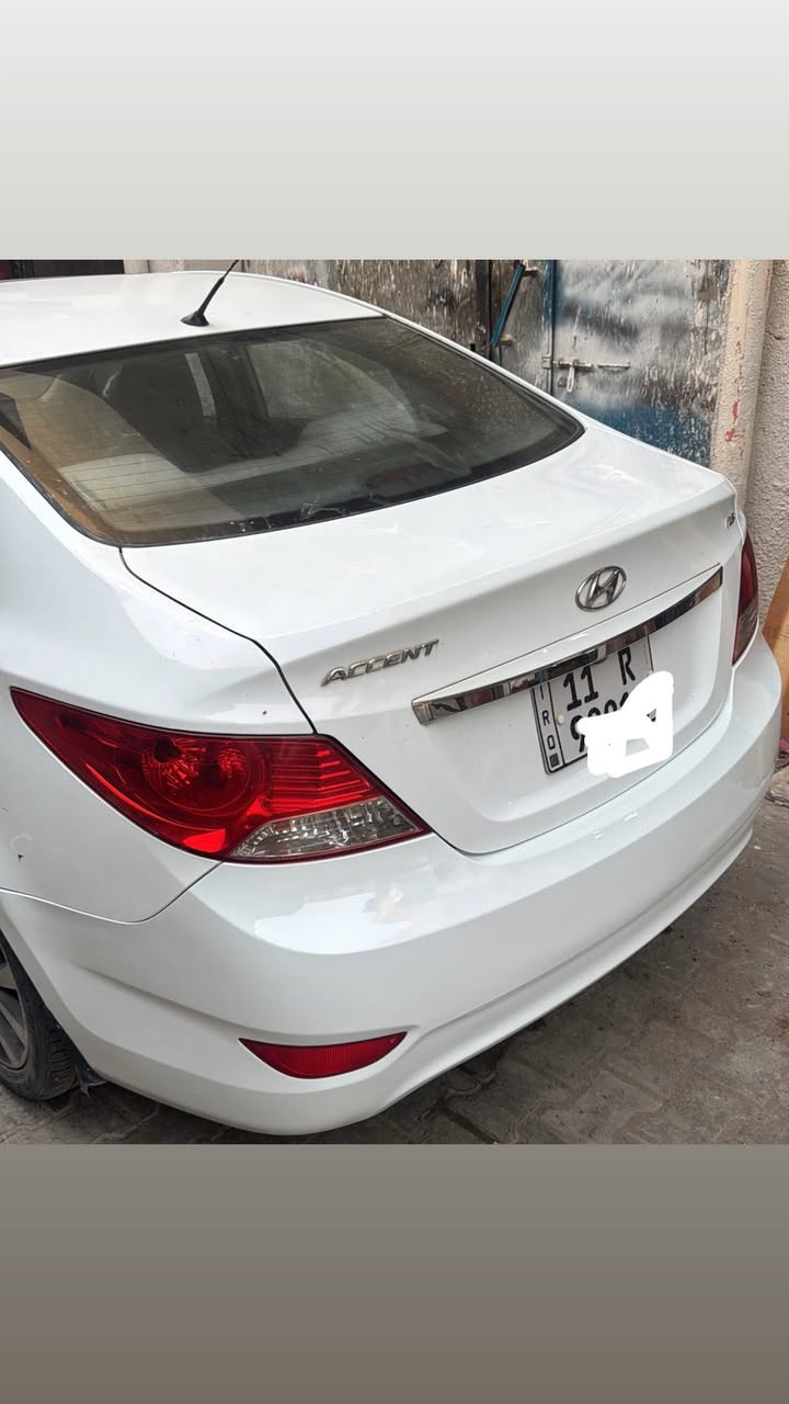 السلام وعليكم موديل 2015 ماشيه 127 الف بيها جاملغ وباب ضربت تك تك مناقصها كلشي ع ايدي مرتبها 95 قفل قفل قفل ***********باسمي سنويه
