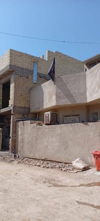 بيت 90م طابق واحد  غرفة +استقبال +صالة ومطبخ   درج دائري بيه محجر +بيت...