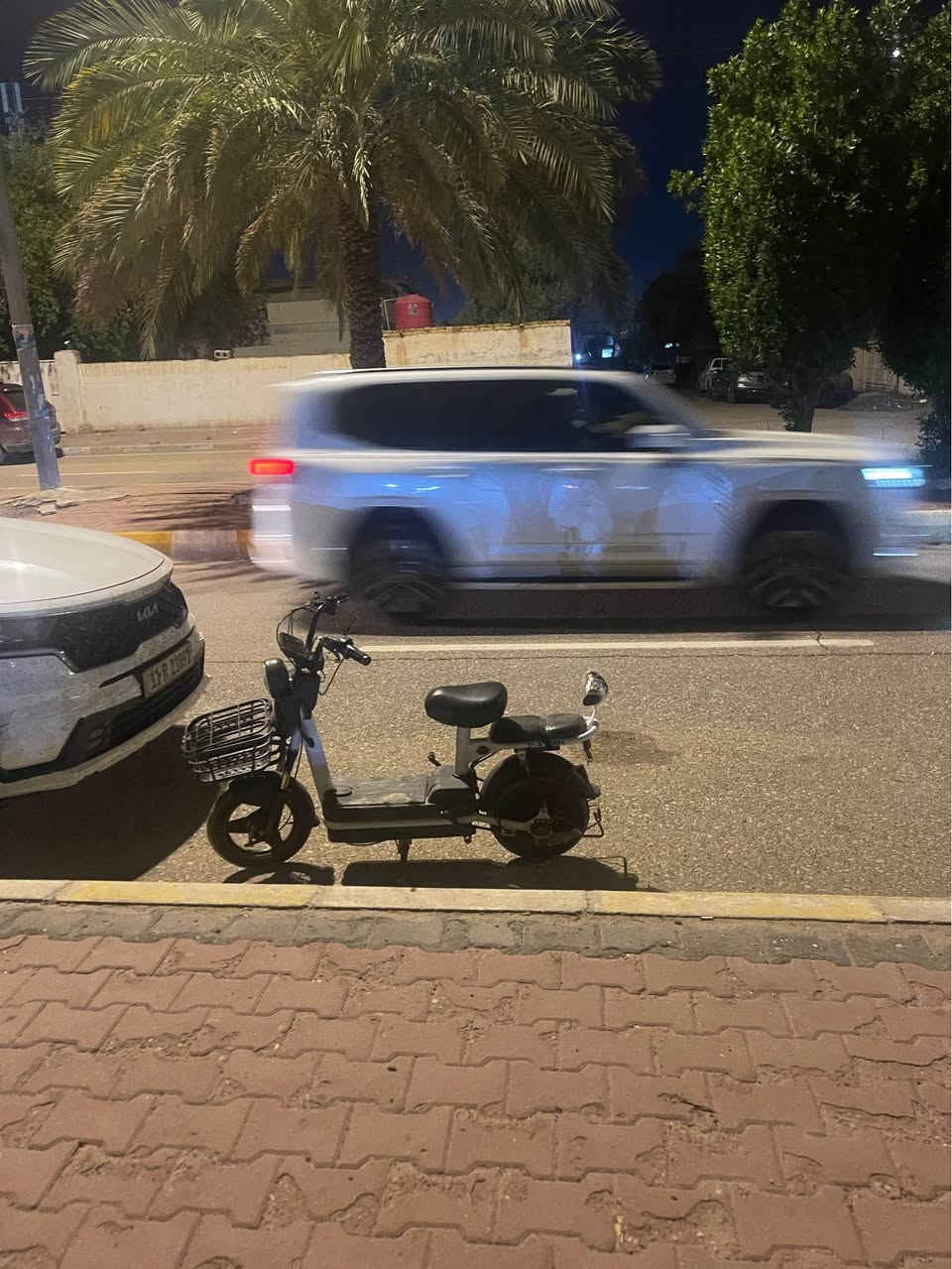 سلام عليكم دراجه شحن للبيع استخدام قليل نضافه فول  4 بطارات حجم 14 تواير ذاك اليوم بدلتهن يعني تواير جدد عقل وملف وبطاريات مكفولات تجي دبل اشاره وسله اماميه 
وسويج وبصمه تشغيل وقفل عن بعد 
وقفل تاير امان 
سرعتها 45km وتمشيك 12كيلو بالشحنه الوحده
سعر 200 وبيها مجال للشراي عمارة, ميسان


**إذا كنت صاحب هذا الإعلان وتريد حذفه لأي سبب، رجاءا أرسل رسالة إلى الدعم الفني**