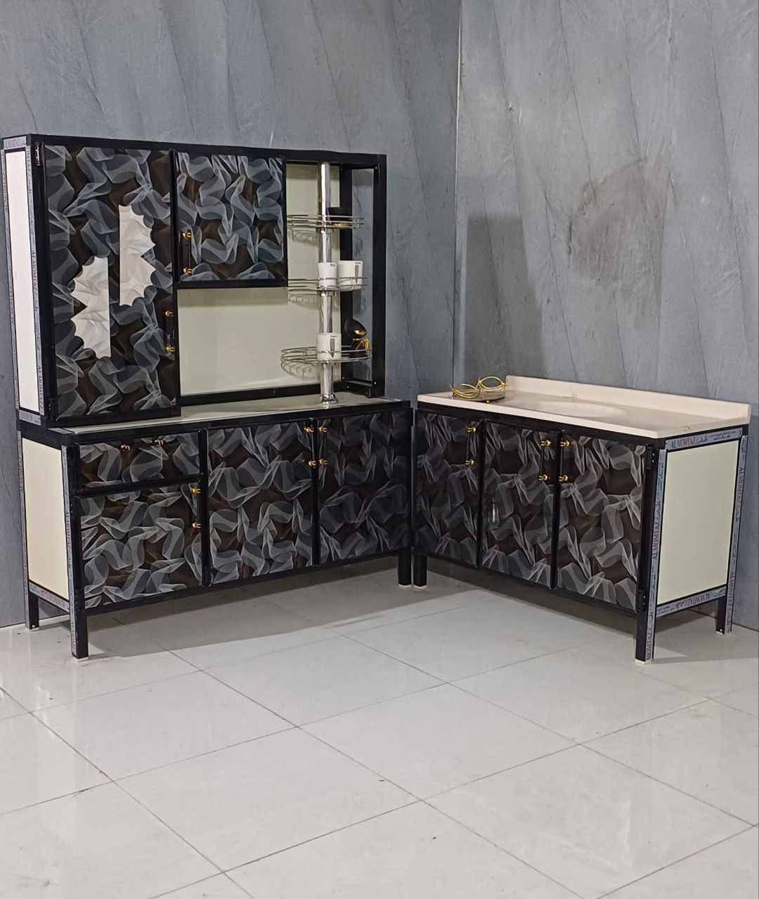 كاونتر. متر ونص 
أبو سلة.  
السنك متر وعشرين
المرمر صناعي بغداد, العراق


**إذا كنت صاحب هذا الإعلان وتريد حذفه لأي سبب، رجاءا أرسل رسالة إلى الدعم الفني**