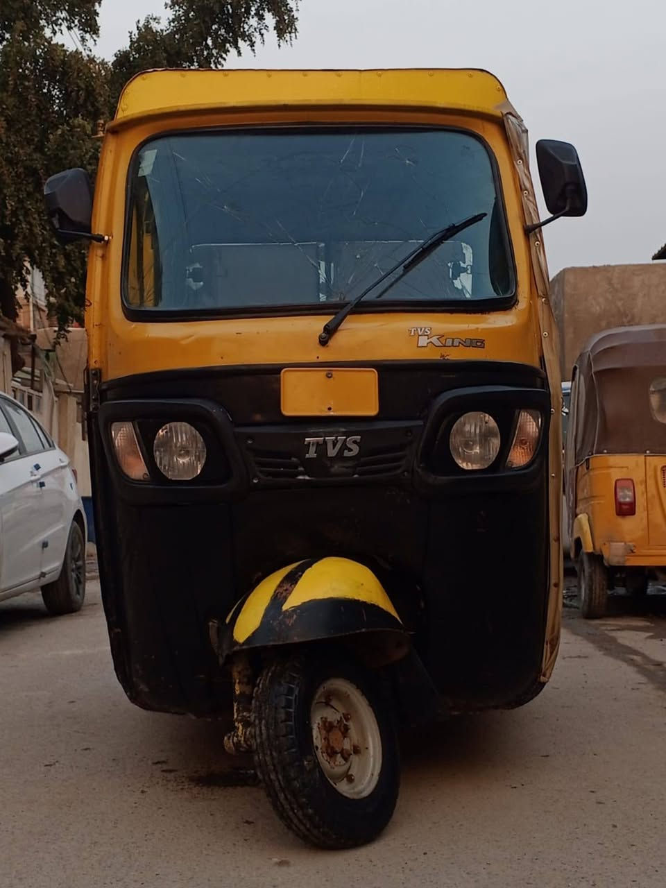 السلام عليكم تكتك tvs للبيع كاملة مكملة أي نقص مابيها كهربائيات اشاير لايت بك لايت ماسحات دبل اشاره مكينه جديدة بلجيس لاتنقيص لانضوح لاتبخير خياسات ماكو وقطرة صبغ ماكو تكتك اوراق كاملة
السعر :2350 وبيها مجال 
العنوان : بغداد الشعب شارع الصحة 
الرقم : ***********
