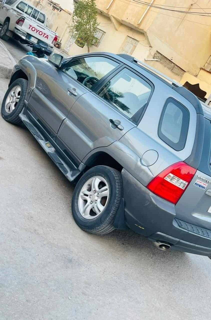 السيارة سبورتج خليجي موديل 2007مكينة
الفين و 700 فور ويل مواصفات حلوة خليجي استيراد خاص مكفولة من قطرة الصبغ سيارة حلوة ومرتبة شاشة تاب كاميرا دوارة تخم تاير  سنوية مثنى بأسمي لل 28 مكاني السماوة  السعر 100 وبيها مجال حگ الجية تفضل اتصل وات ساب ***********
