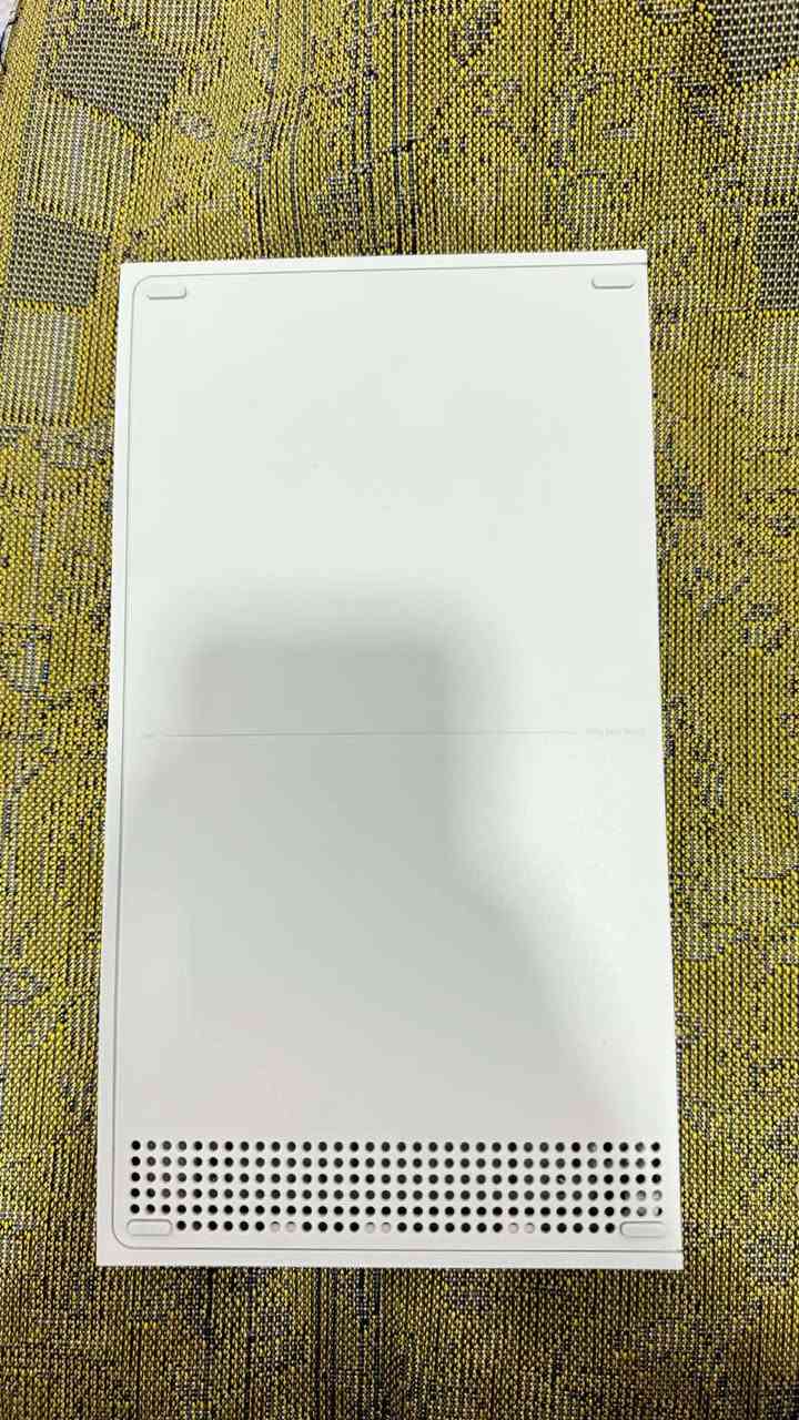 السلام عليكم اخوان اكس بوكس سيريس اس اصدار 25 للبيع أستخدام يومين بس ويا هارد نص تيرا وبطاريات جويستك ب420 مع التوصيل قفل إخوان سعر الجديد 550 بغداد حاليا مكاني واسط الكوت للاستفسار خاص او واتساب على الرقم *********** متوفر توصيل
