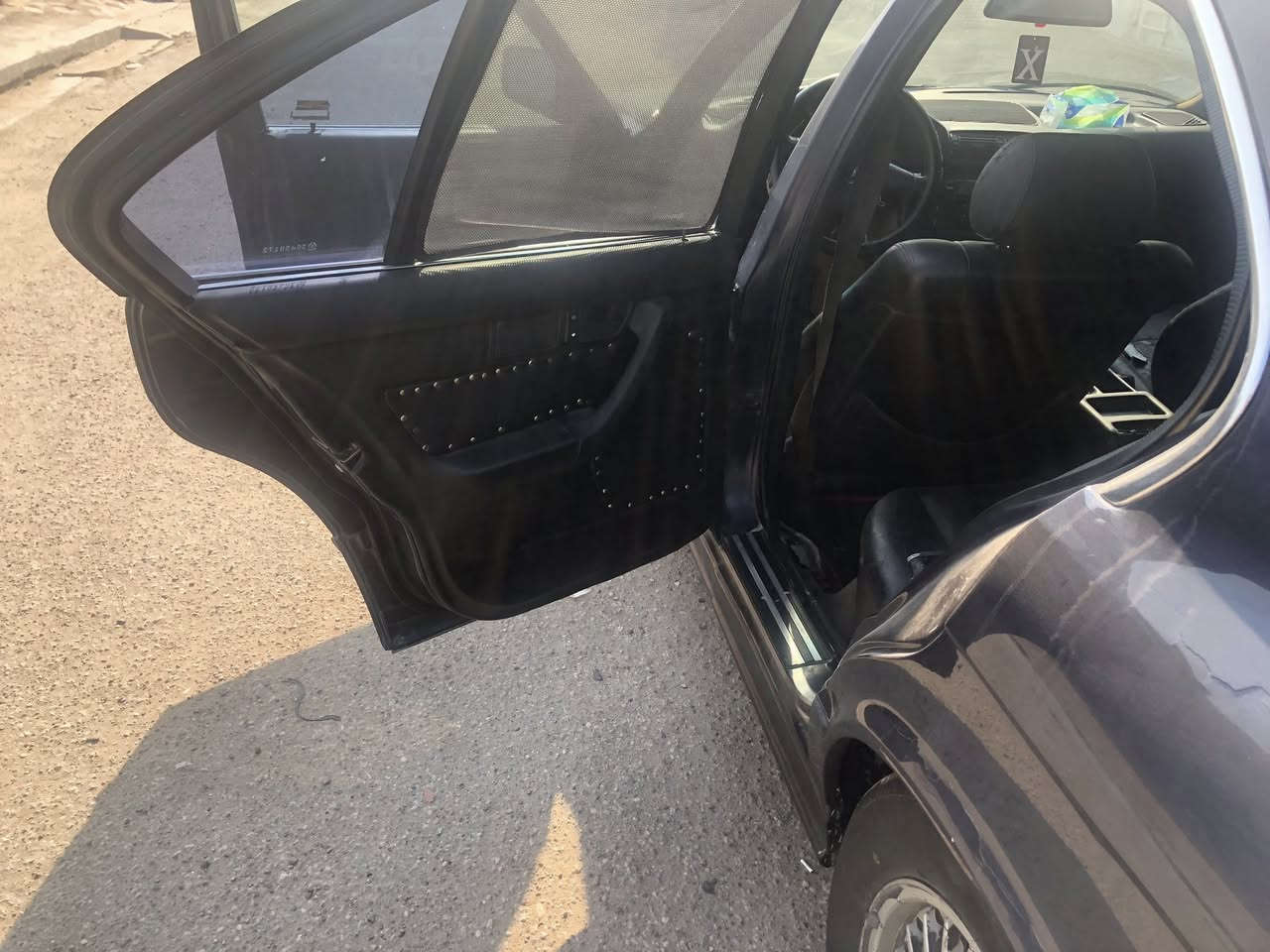 موديل 1989 حجم 525
السيارة دكة جاكوج مابيه
السيارة بدون قطعة تبديل السيارة بلادية فقط الجاملغ الخلفي جهة السايق بي طخة السعر 48$وبيه مجال 
السيارة لونين حبري وفاتح للاستفسار
***********
***********
